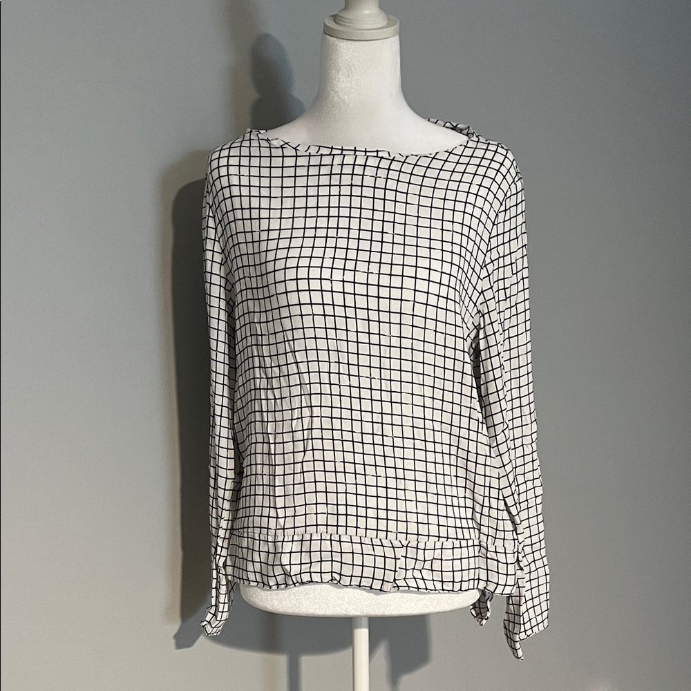 Women's Black and White Abstract Checkered Top